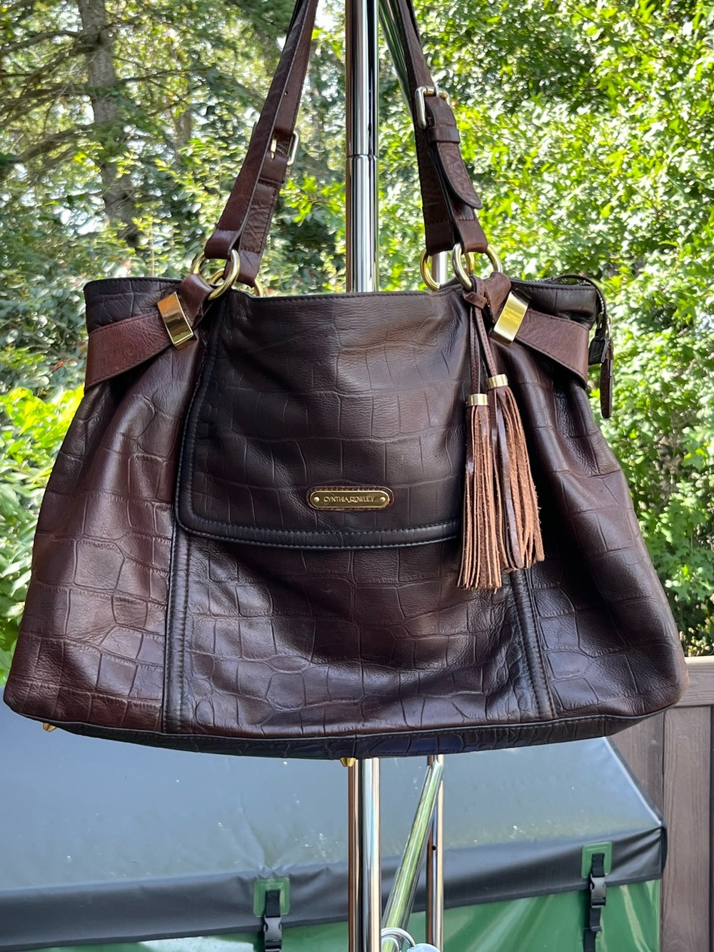 18A:  Genuine Leather Cynthia Rowley Croc Style Tote Bag - Brown 12” x 20” x 4”
